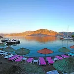 Kiyi Hotel *
